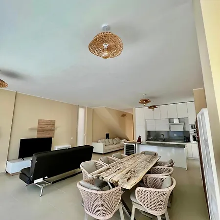 Elite With Pool, Coast فيلة