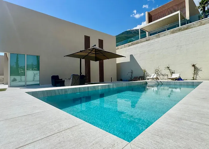 Elite With Pool, Coast Willa