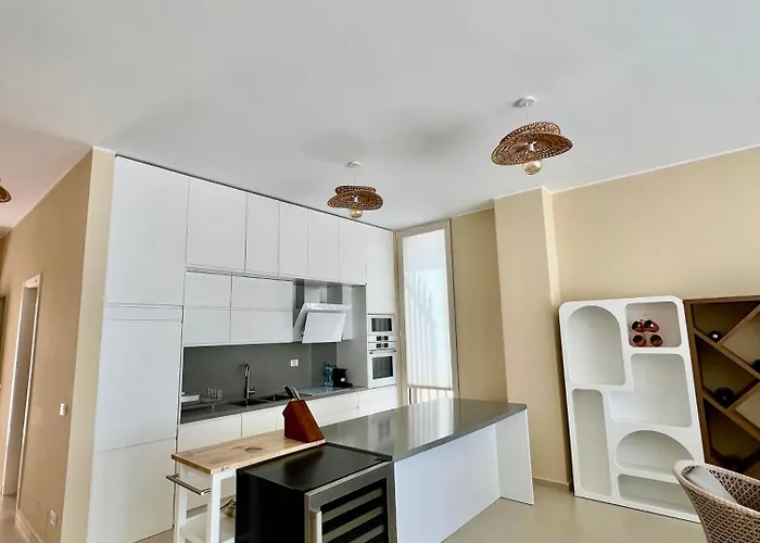 Elite With Pool, Coast Willa Palasë