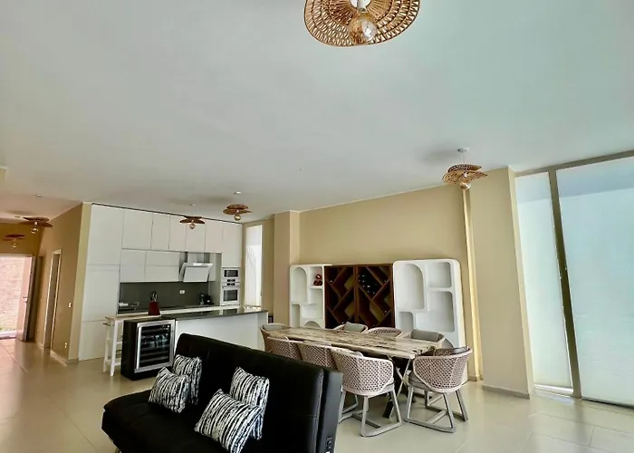 Elite With Pool, Coast