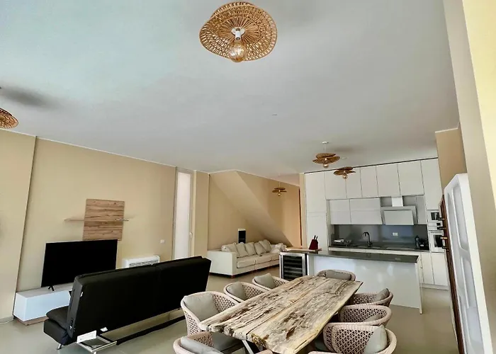 Elite With Pool, Coast Willa